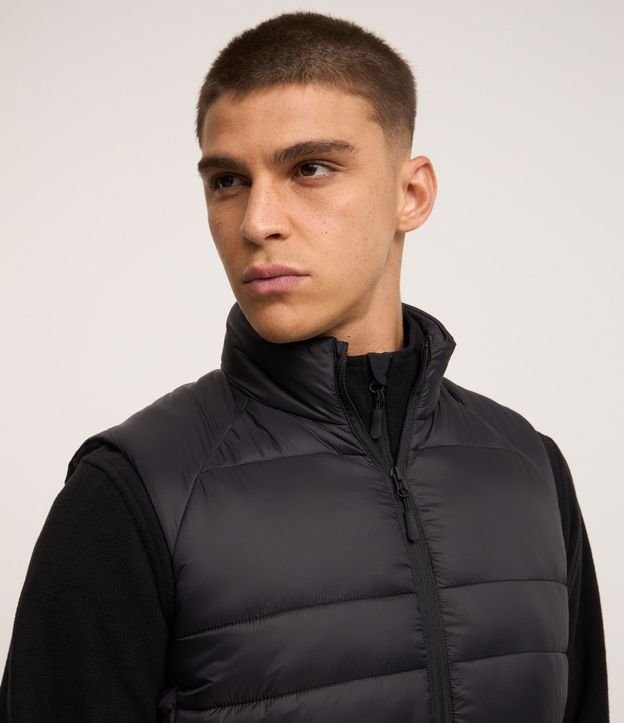 Chaleco Puffer Deportivo con Cuello Alto y Gajos 3