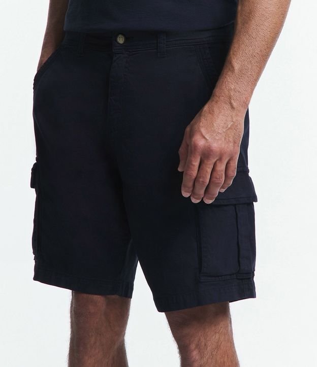 Bermuda Cargo en Sarga Lavada con Elastano y Detalles de Cordón 3
