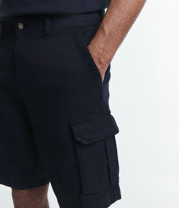 Bermuda Cargo en Sarga Lavada con Elastano y Detalles de Cordón 5