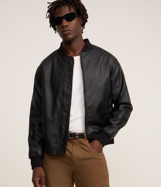 Campera en Pu con Cremallera Delantero y Cuello Alto