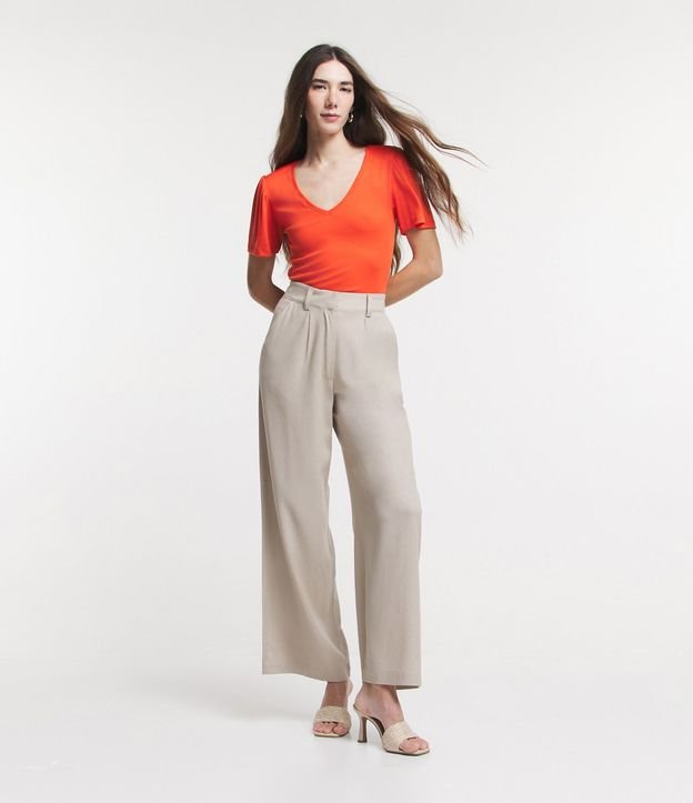 Blusa en Viscosa Acanalada con Piegues en los Hombros 2