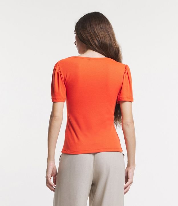 Blusa en Viscosa Acanalada con Piegues en los Hombros 3