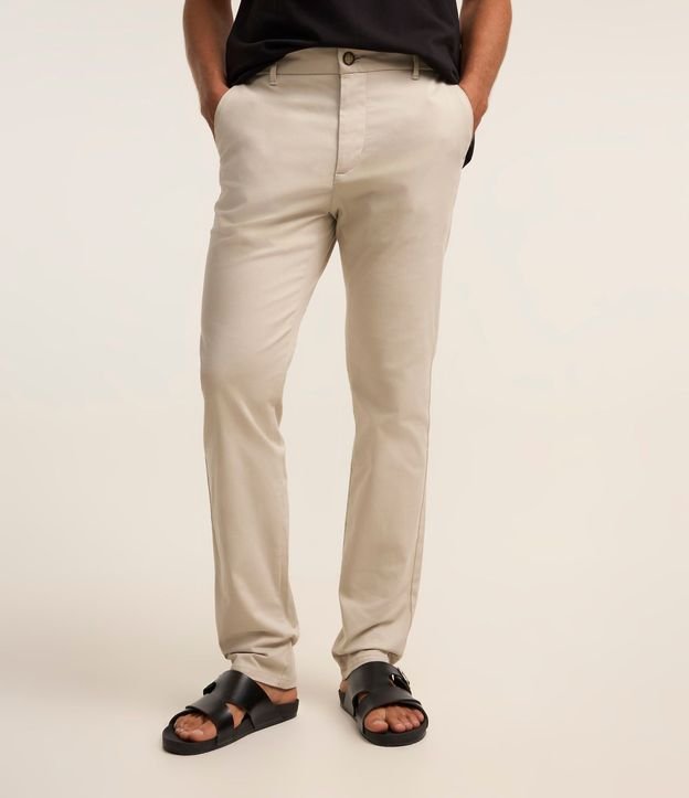 Pantalón Slim en Sarga con Bolsillos Cuchillo 4