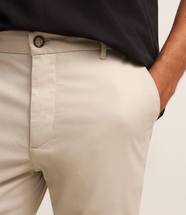 Pantalón Slim en Sarga con Bolsillos Cuchillo 5
