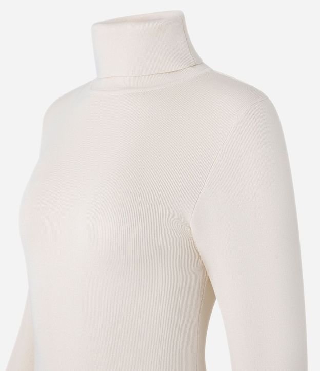 Suéter en Punto con Cuello Alto Estructurado 2
