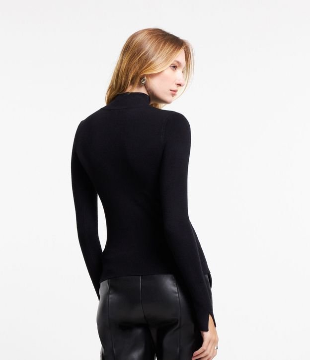 Blusa Básica en Viscosa con Cuello Alto 4