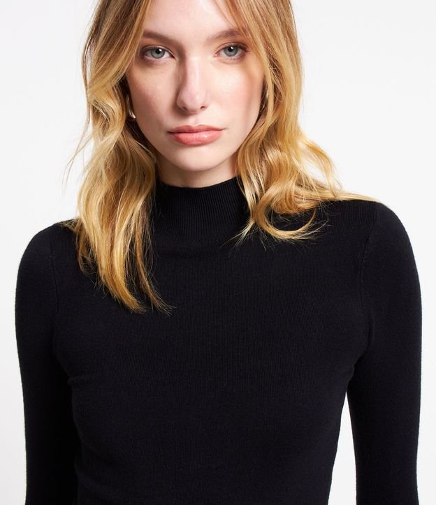 Blusa Básica en Viscosa con Cuello Alto 5