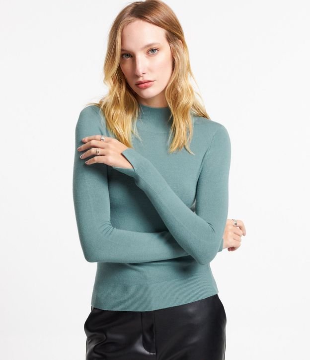 Blusa Básica en Viscosa con Cuello Alto