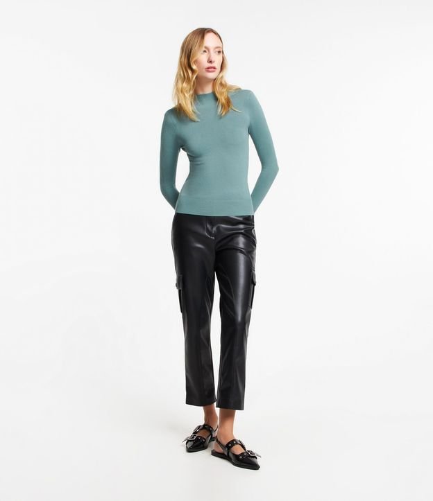 Blusa Básica en Viscosa con Cuello Alto 2