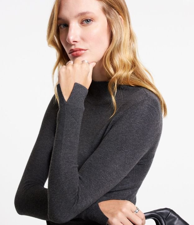 Blusa Básica en Viscosa con Cuello Alto