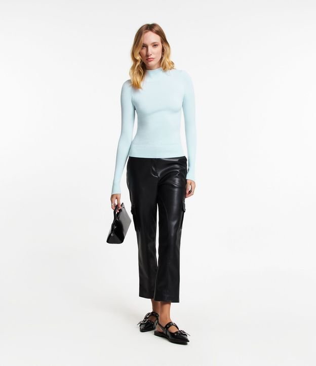 Blusa Básica en Viscosa con Cuello Alto 2