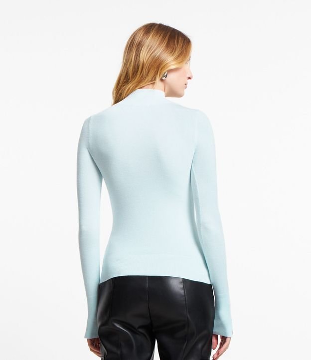 Blusa Básica en Viscosa con Cuello Alto 5