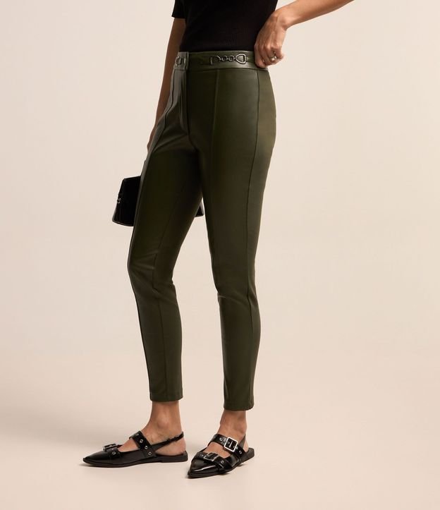 Pantalón Legging en Pu y Detalle de Cadena en la Cintura 4