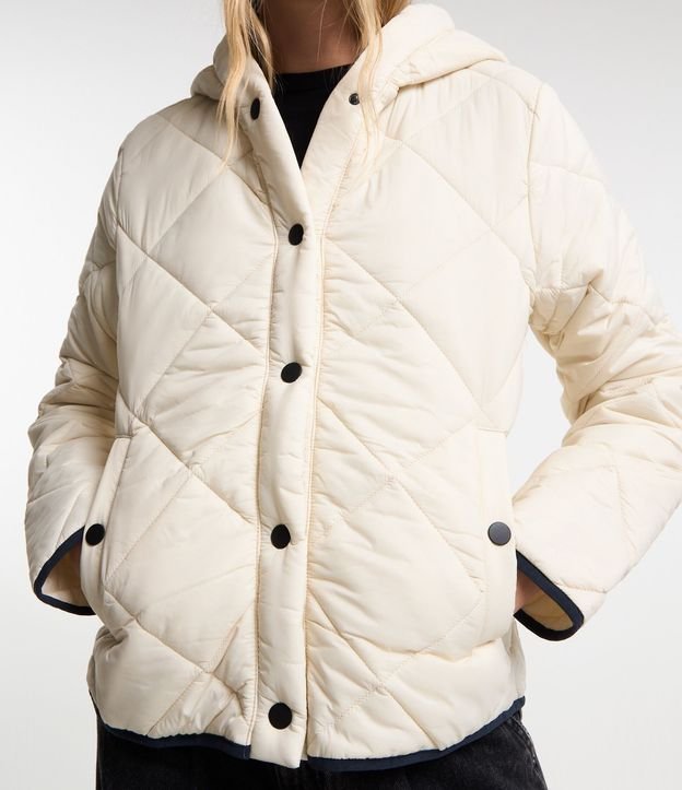 Campera en Microfibra Capitoneada con Contraste en la Parte Baja