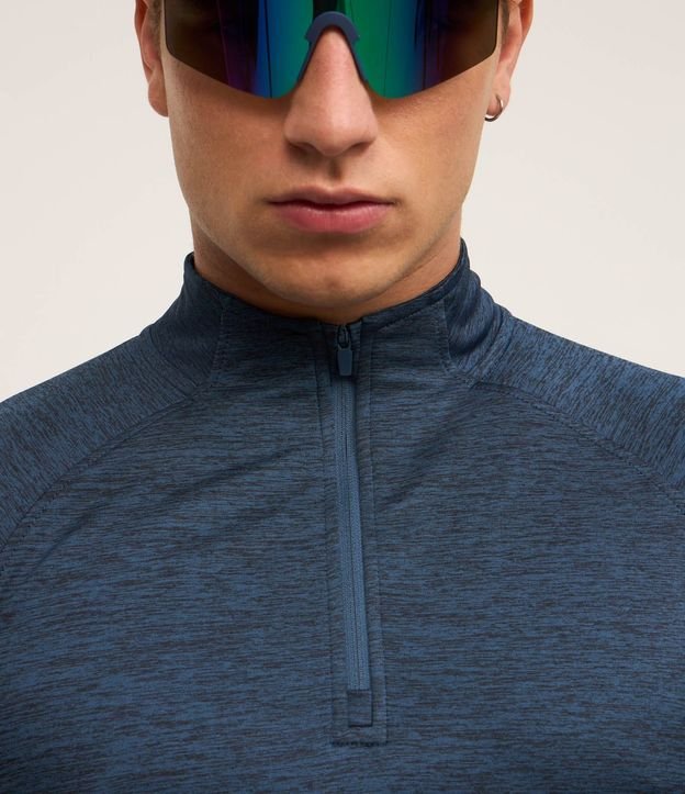 Remera Deportiva Térmica con Cremallera en el Cuello y Recortes 4