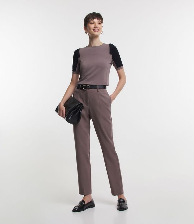 Blusa en Viscosa con Recortes Assimétricos y Bloques de Color 2