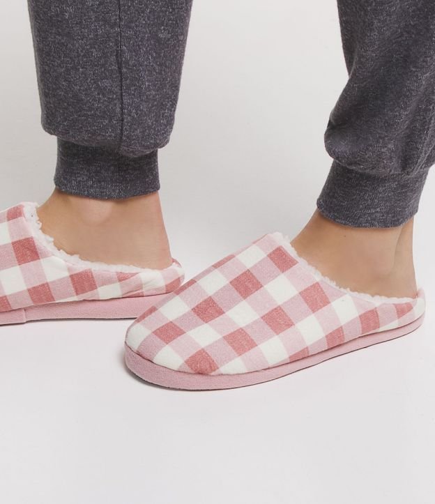 Pantufla Cerrada con Estampado de Cuadros 5