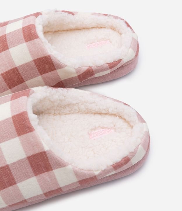 Pantufla Cerrada con Estampado de Cuadros 3