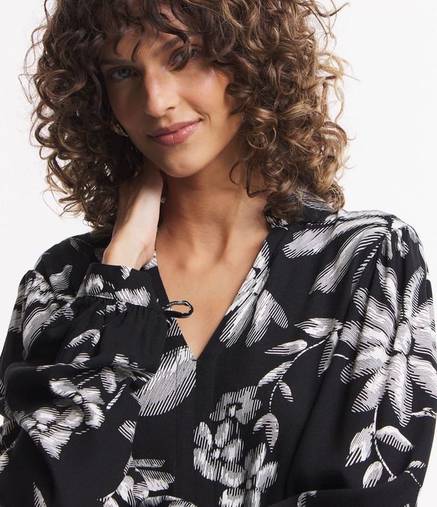 Vestido en Viscosa con Lazo en el Puño y Estampado Floral 6