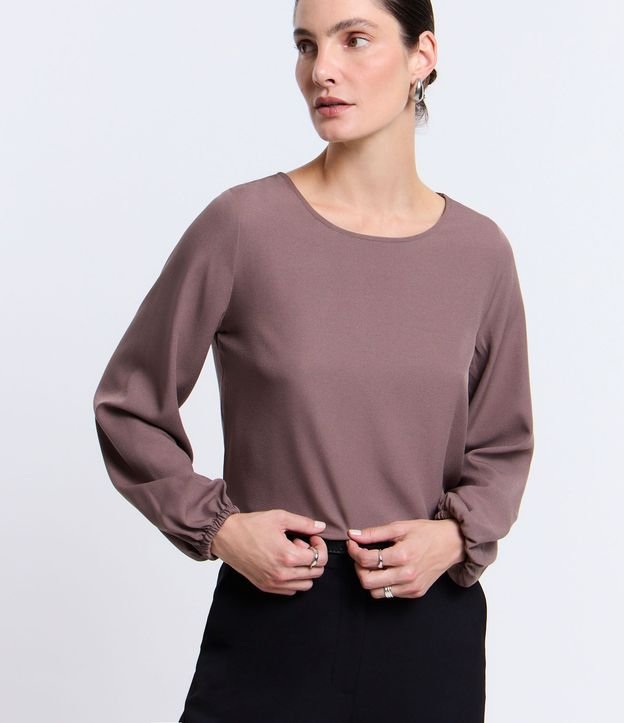 Blusa en Crepé con Escote Redondo 1