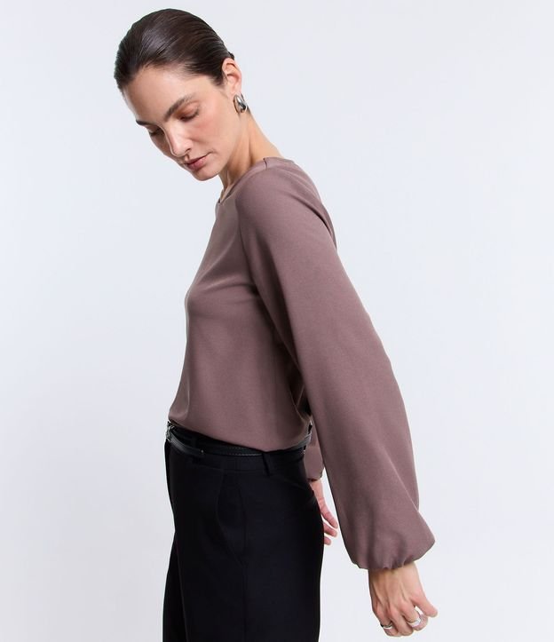 Blusa en Crepé con Escote Redondo