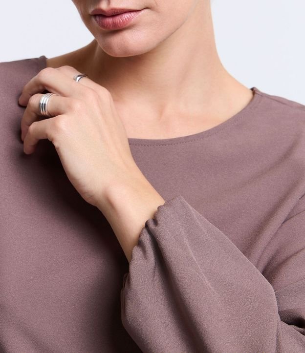 Blusa en Crepé con Escote Redondo 5