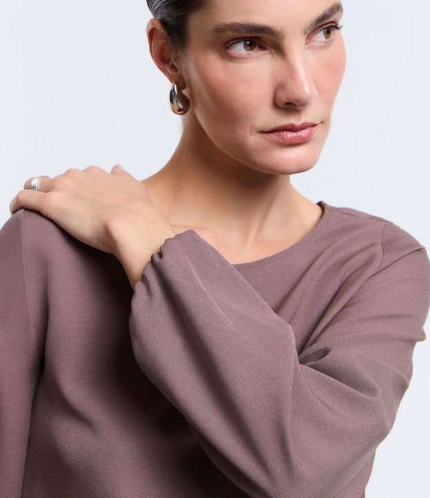 Blusa en Crepé con Escote Redondo 6