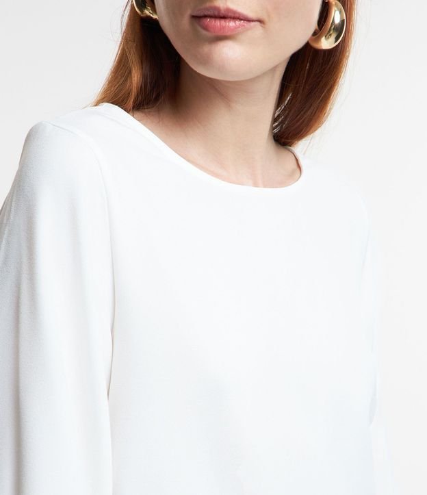 Blusa en Crepé con Escote Redondo 4