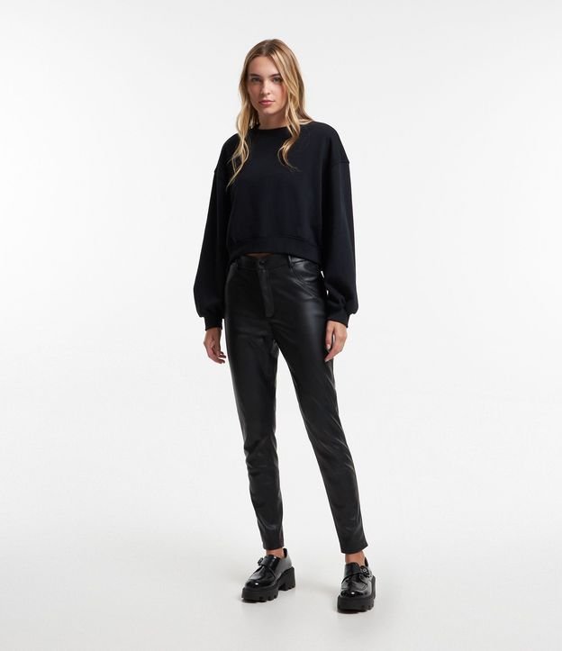 Pantalón Skinny en PU con Bolsillos Fake