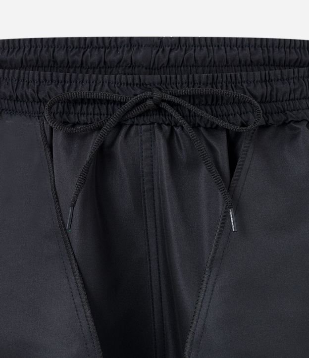 Bermuda Deportiva Básica con Cintura Elástica y Red Lateral 9