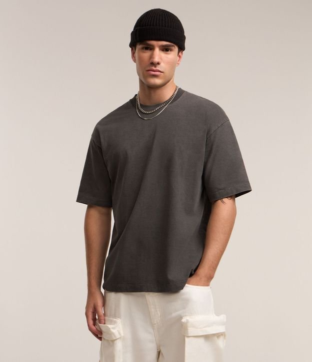 Remera Boxy en Algodón Desteñido con Cuello Alto
