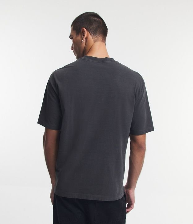 Remera Boxy en Algodón Desteñido con Cuello Alto 6