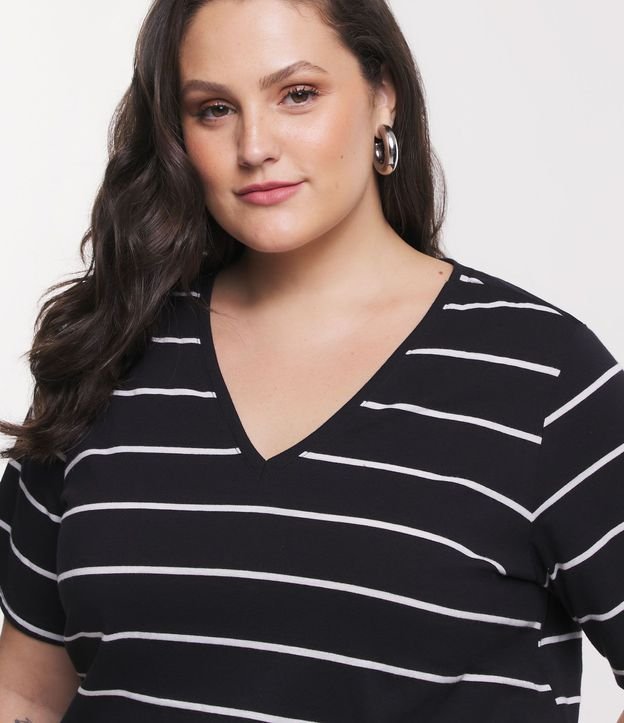 Blusa en Algodón Rayada con Cuello V Curve & Plus Size 4