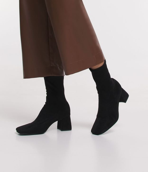 Bota con Caña Corta y Punta Cuadrada 7