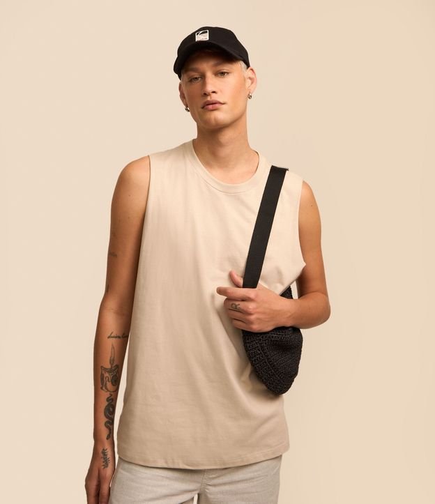 Musculosa en Algodón con Cuello Redondo y Tag en el Bajo