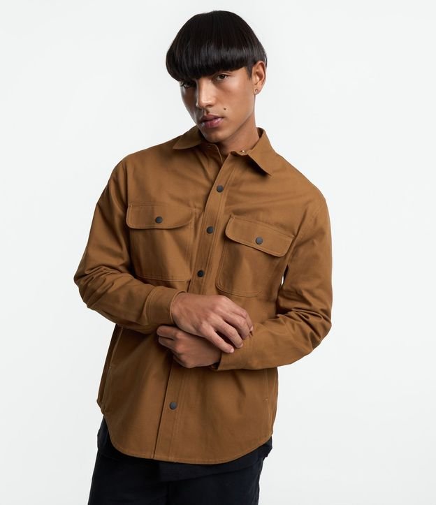 Camisa en Sarga con Botones y Bolsillos 4