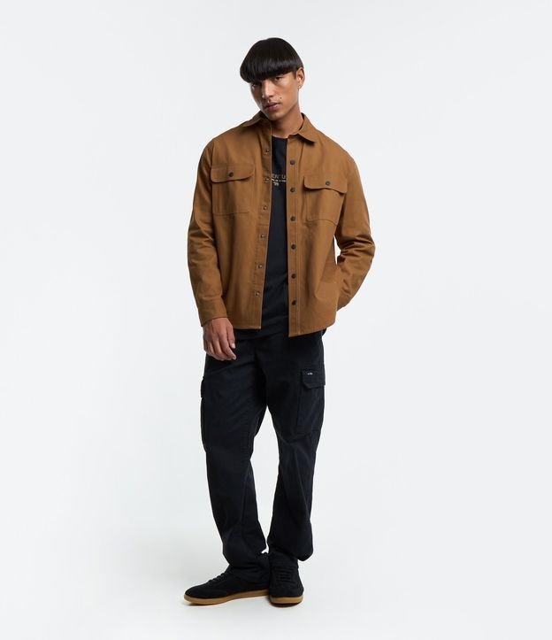 Camisa en Sarga con Botones y Bolsillos 5