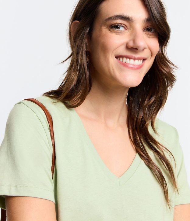 Blusa Básica en Algodón con Escote V 4