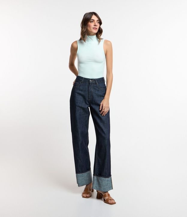 Blusa en Viscosa con Cuello Alto y Textura Acanalada 2