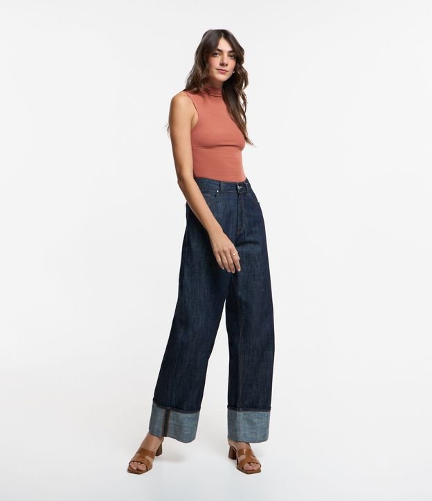 Blusa en Viscosa con Cuello Alto y Textura Acanalada 2