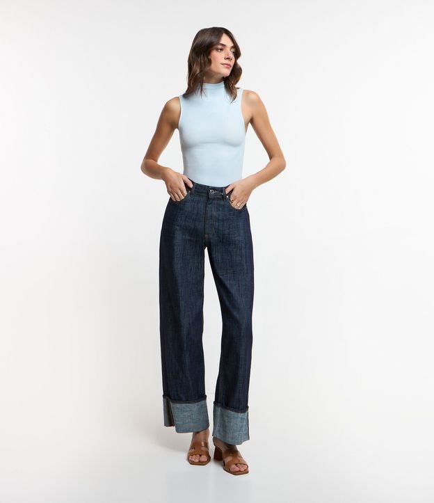 Blusa en Viscosa con Cuello Alto y Textura Acanalada 3