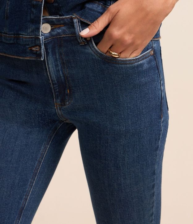 Pantalón Slim en Jeans con Abertura en el Bajo 5