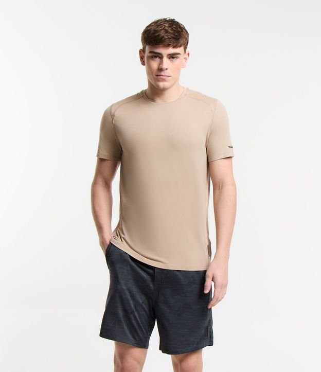 Remera Deportiva con Etiqueta en la Barra y Manga Corta