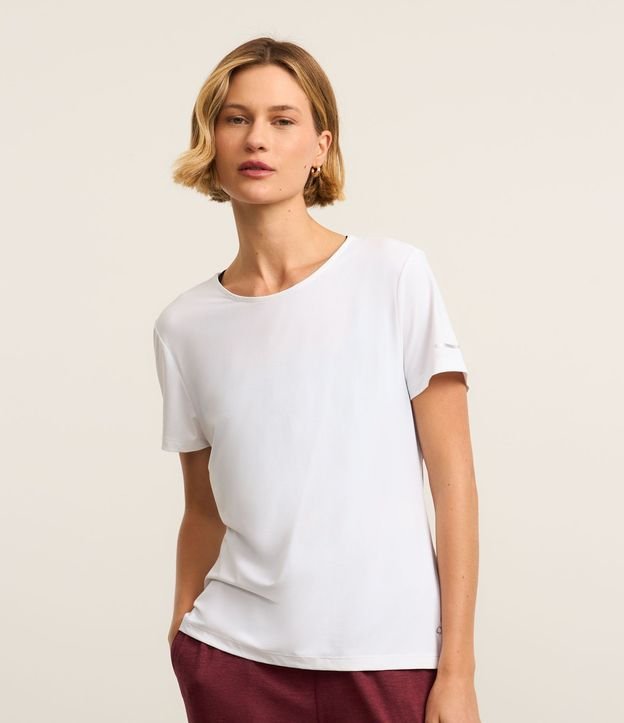 Remera Deportiva Texturizada con Detalle Reflectante