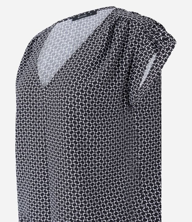 Blusa en Crepé con Detalle en el Hombro y Estampa Geométrica 7