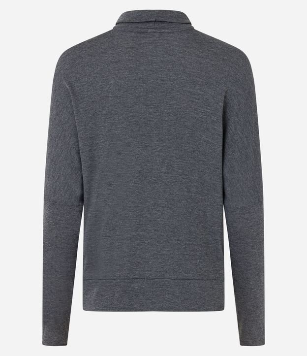 Blusa en Punto Liviano con Recortes y Cuello Mediano 8