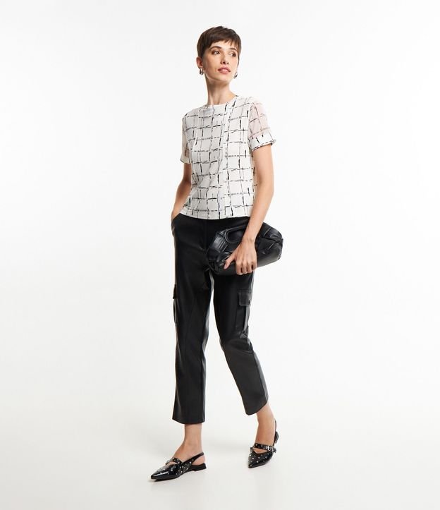 Blusa en Viscosa con Detalle de Tule en la Manga y Estampado Geométrico 3