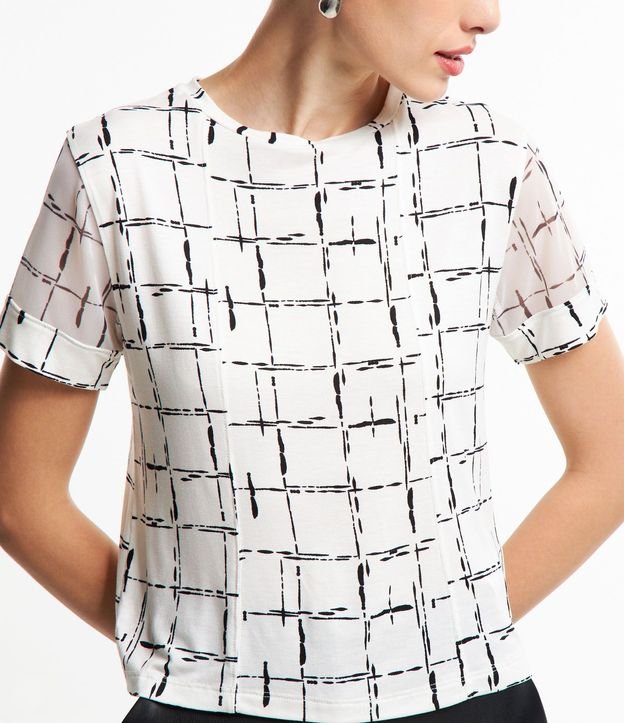 Blusa en Viscosa con Detalle de Tule en la Manga y Estampado Geométrico 4