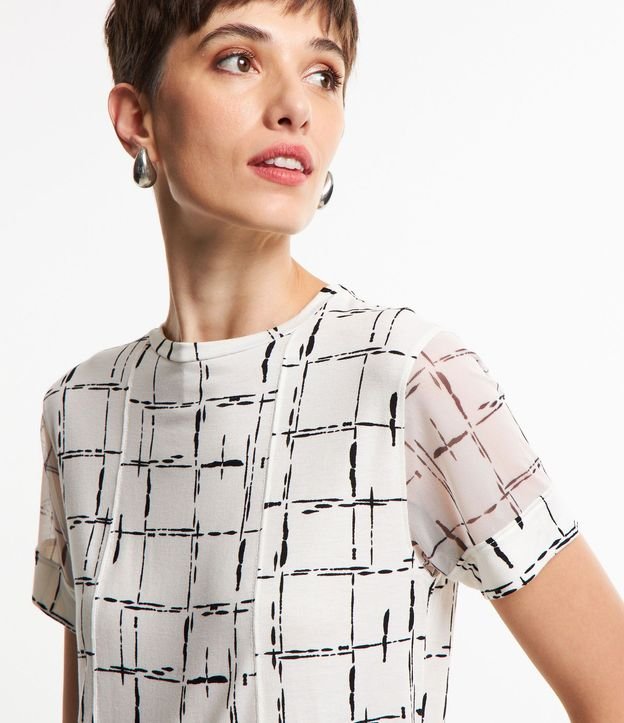 Blusa en Viscosa con Detalle de Tule en la Manga y Estampado Geométrico 6