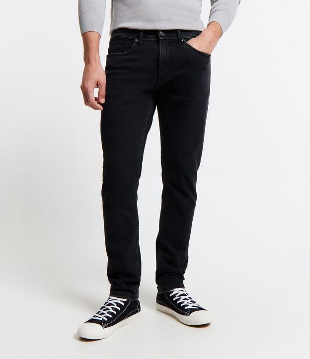 Pantalón Básico en Jean con Detalles Desteñidos 4